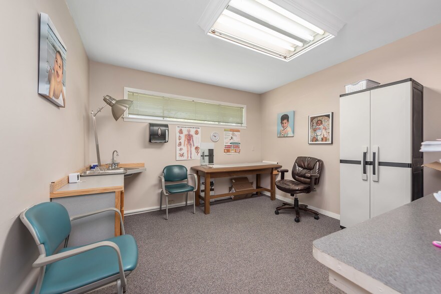 More Photos Of 1507 S College Ave, Bryan Medical For Sale