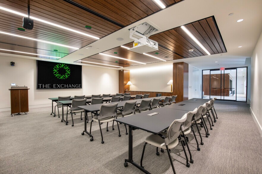 More Photos Of 222 S Orange Ave, Orlando Office For Lease