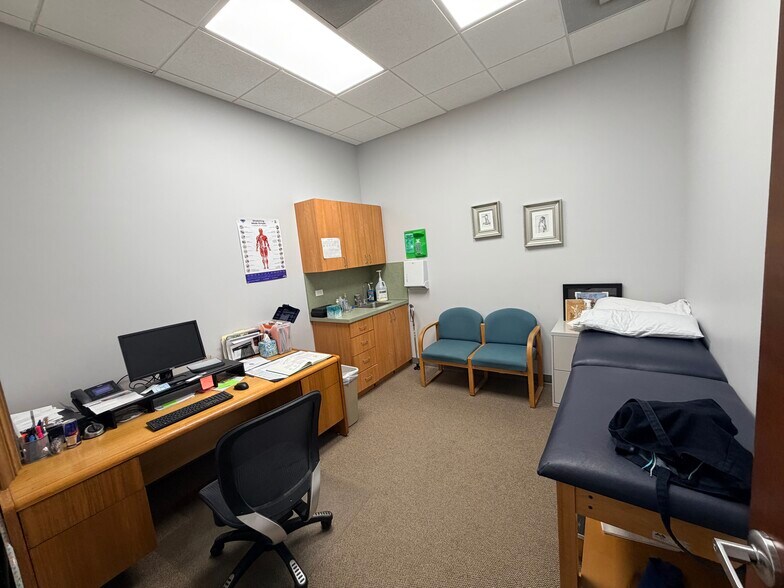 More Photos Of 5055 S Congress Ave, Lake Worth Medical For Lease