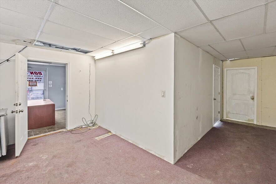 More Photos Of 2845 Western Ave, Knoxville Auto Repair For Sale