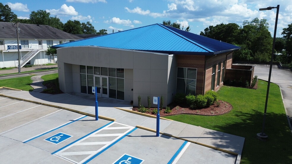 More Photos Of 7346 Highland Rd, Baton Rouge Bank For Sale