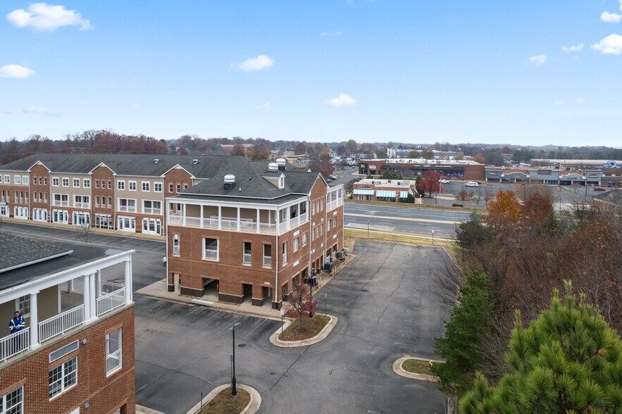 More Photos Of 13885 Hedgewood Dr, Woodbridge Office Residential For Sale