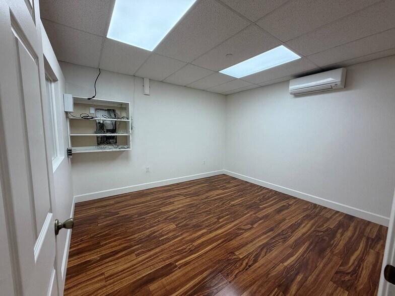 More Photos Of 1019 Lauia St, Kapolei Warehouse For Lease