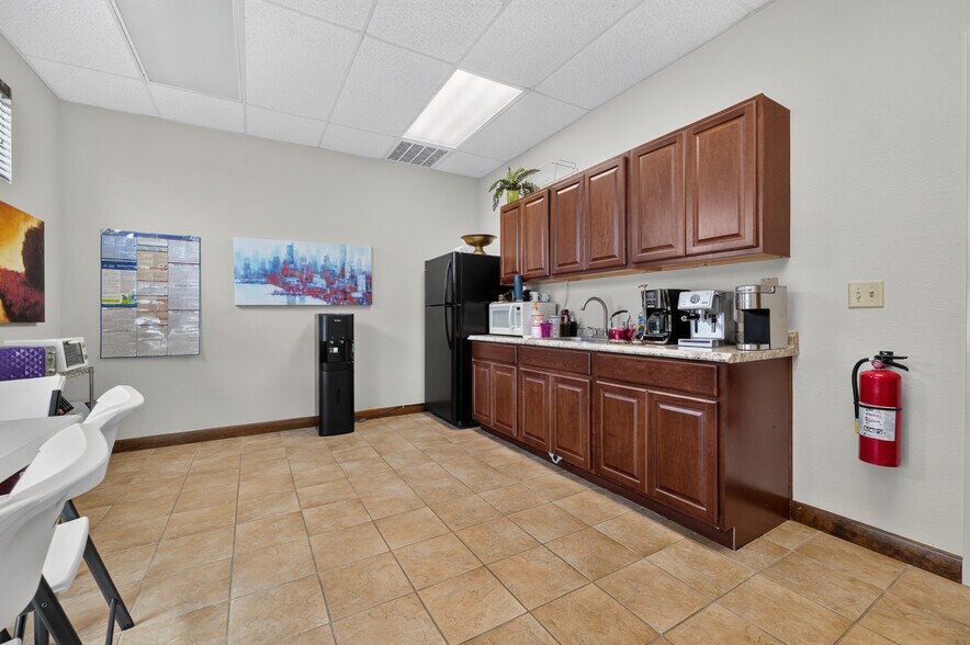 More Photos Of 14603 Huebner Rd, San Antonio Office For Lease