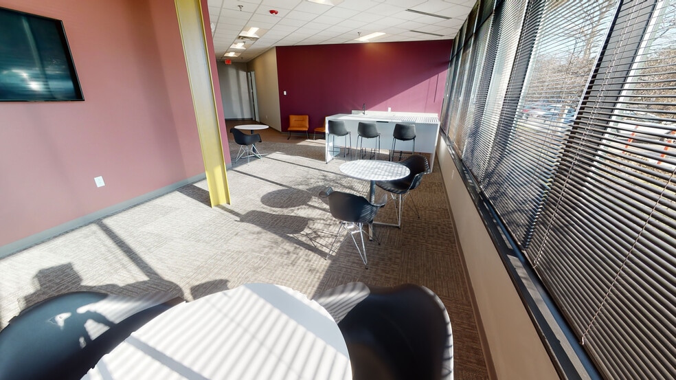 More Photos Of 8440 Allison Pointe Blvd, Indianapolis Office For Lease