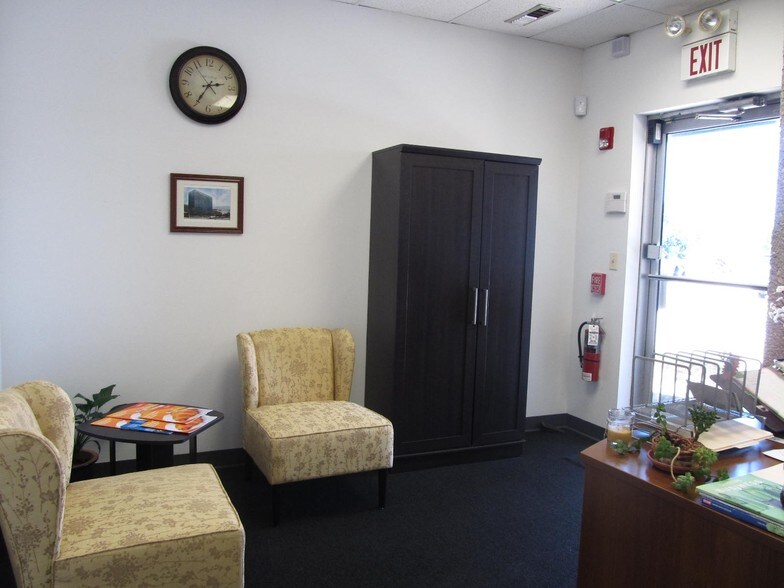 More Photos Of 400-428 W 5th Ave, Naperville Light Distribution For Lease