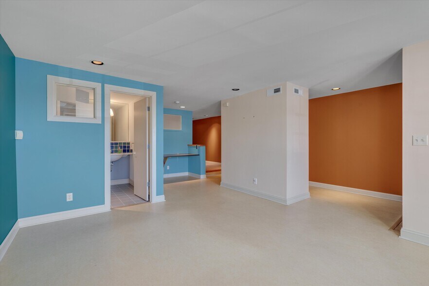 More Photos Of 329 W Main St, Durham Office For Lease