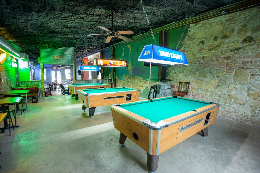 More Photos Of 514-520 N Railroad St, Burton Restaurant For Lease