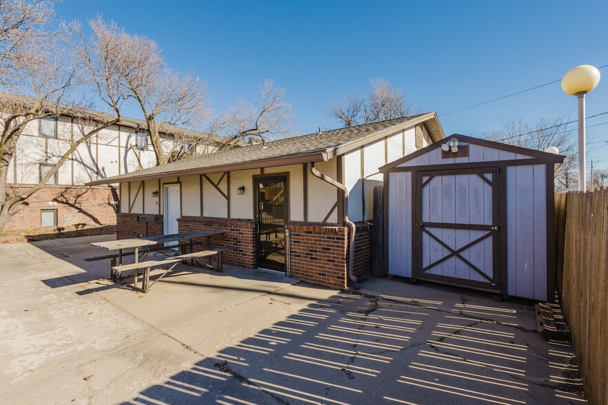 More Photos Of 401 E Avenue A, Hutchinson Apartments For Sale