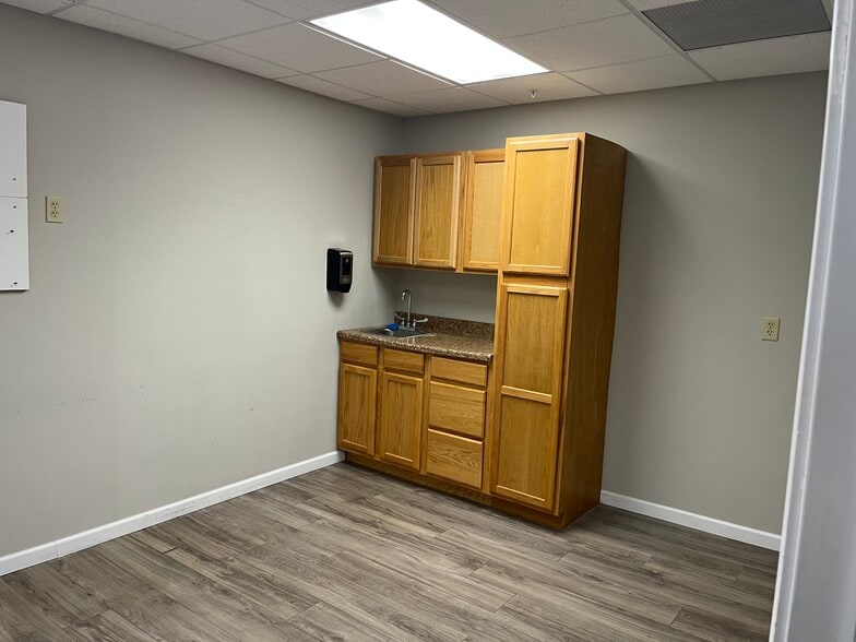 More Photos Of 604 Old Liverpool Rd, Liverpool Freestanding For Lease