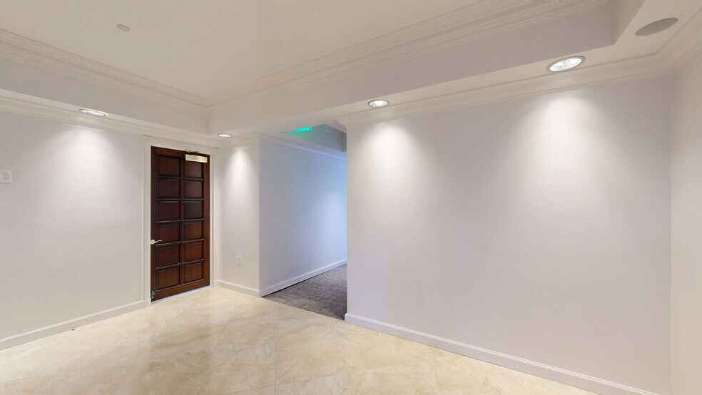 Primary Photo Of 420 Royal Palm Way, Palm Beach Office For Lease