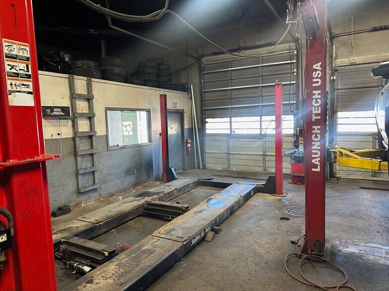 More Photos Of 16500 E Warren Ave, Detroit Auto Repair For Lease