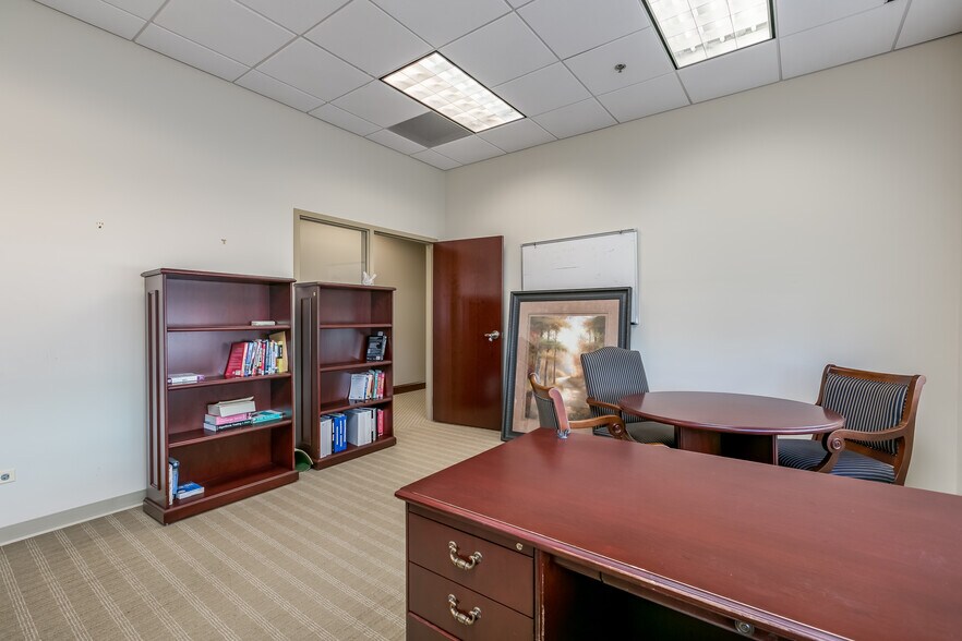 More Photos Of 2624 Patriot Blvd, Glenview Office For Sale