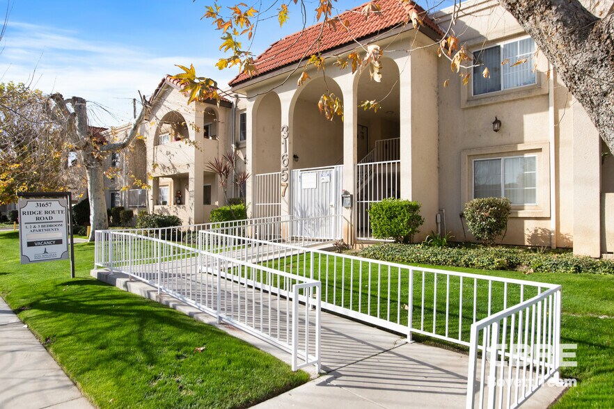 Primary Photo Of 31657 Ridge Route Rd, Castaic Apartments For Sale