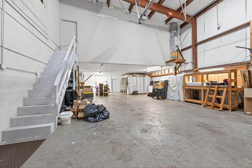 More Photos Of 1203 S Houston Ave, Humble Light Distribution For Sale