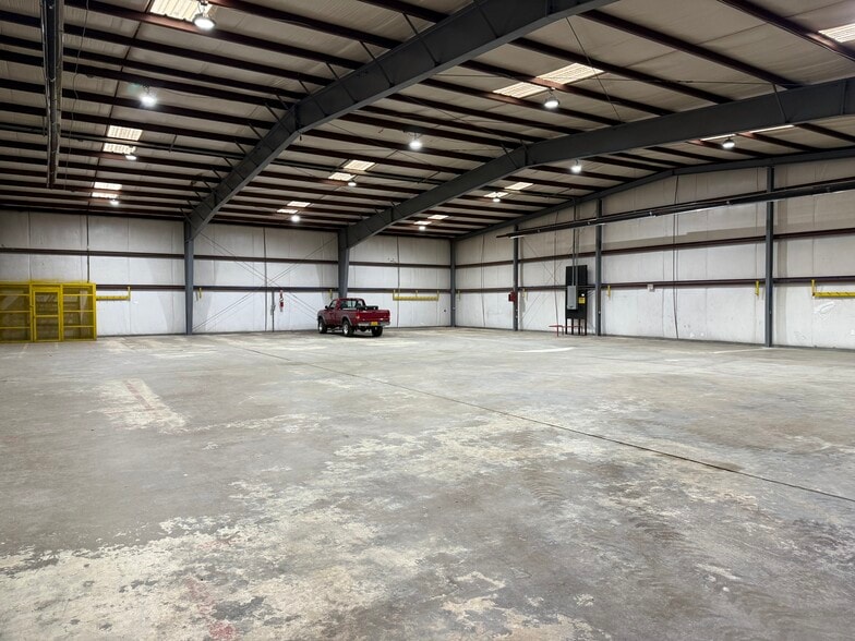 More Photos Of 29 Synan Rd, Fredericksburg Warehouse For Lease