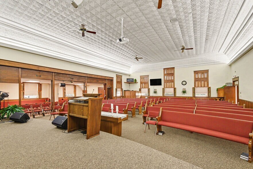 More Photos Of 206 Mill St, Middlebury Religious Facility For Sale