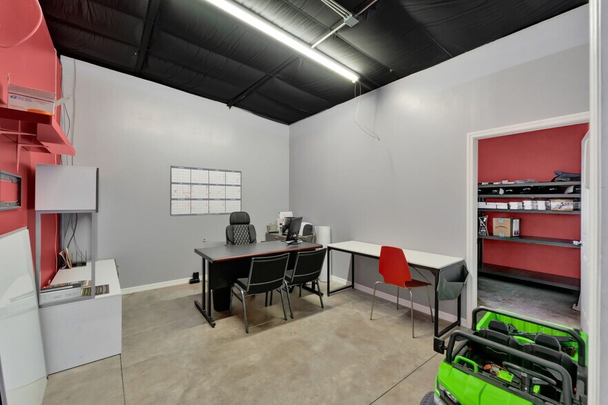 More Photos Of 5821 Pit Rd, Bushnell Flex For Sale