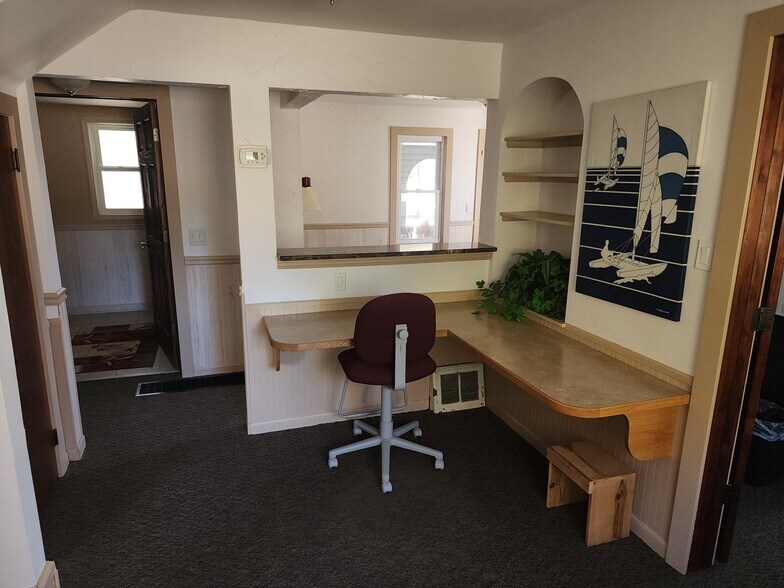 More Photos Of 536 W State St, Hastings Office Residential For Lease
