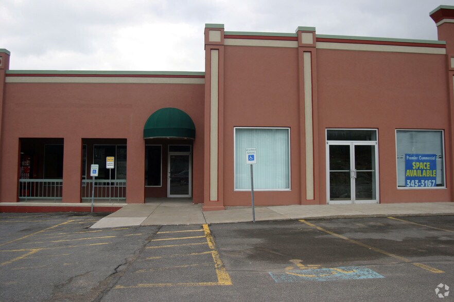 More Photos Of 11-19 4th Ave, Oswego General Retail For Lease