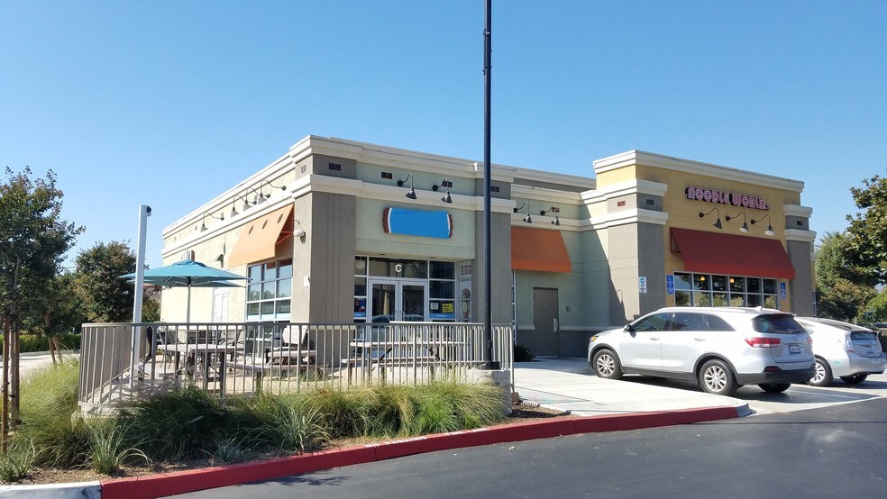 Primary Photo Of 960 Ontario Mills Dr, Ontario Restaurant For Lease