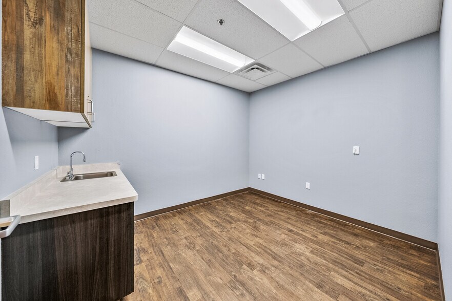 More Photos Of 2166 NW Vine St, Grants Pass Medical For Sale