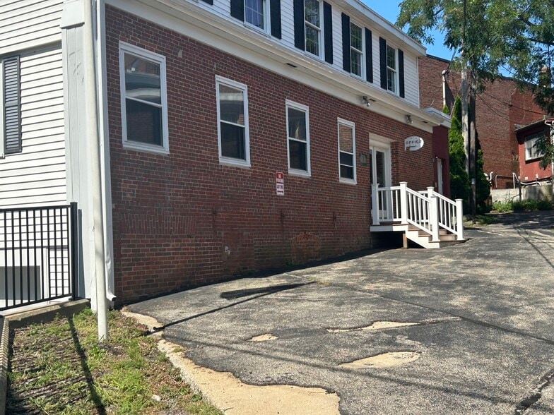 More Photos Of 7 Water St, Amesbury Loft Creative Space For Lease