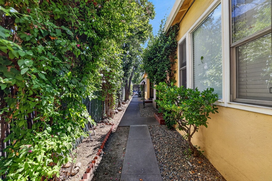 More Photos Of 2717 V St, Sacramento Multifamily For Sale