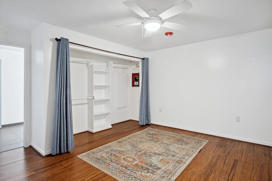 More Photos Of 921 NW 9th St, Grand Prairie Assisted Living For Sale