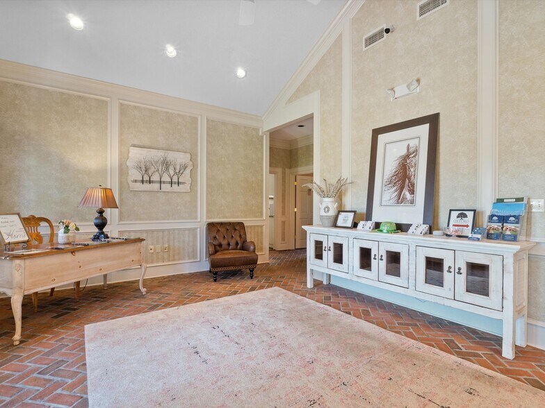 More Photos Of 15400 S US Highway 301, Summerfield Office For Sale