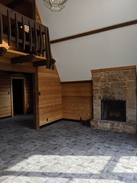 More Photos Of 1580-1590 Robinhood Dr, Etters Freestanding For Lease