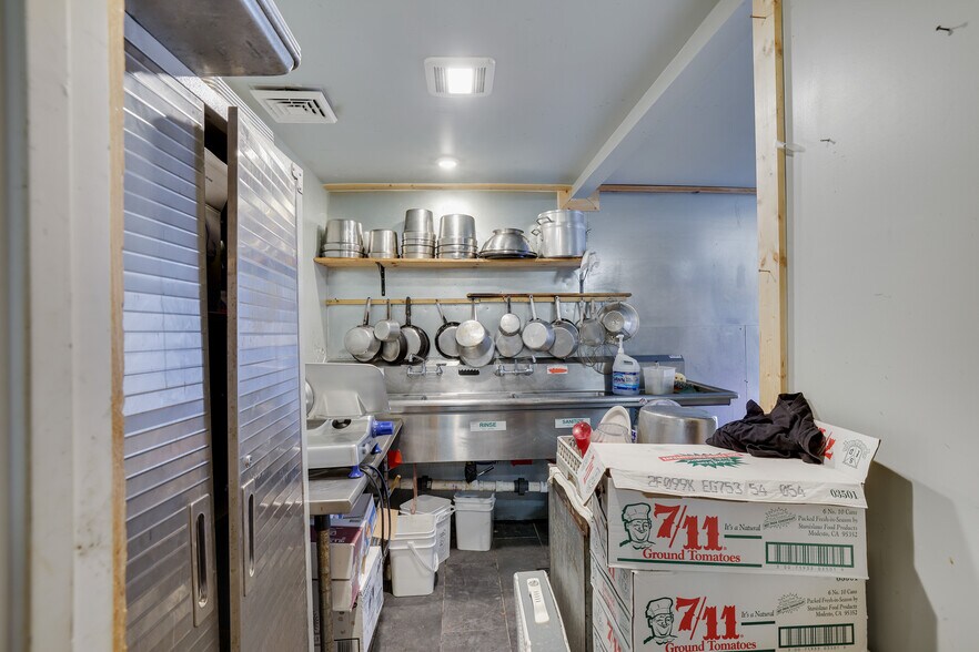 More Photos Of 121 Main Ave, Hawley Restaurant For Lease