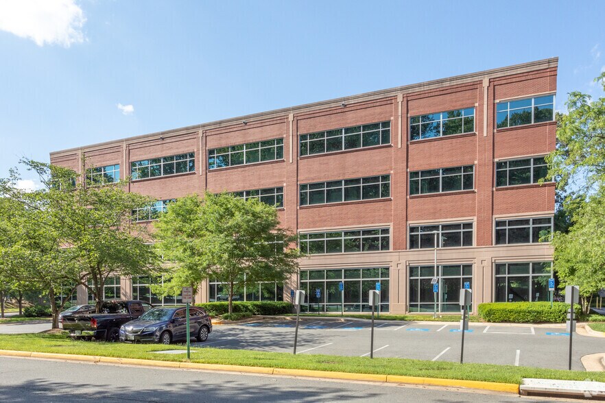 More Photos Of 8501 Arlington Blvd, Merrifield Unknown For Lease