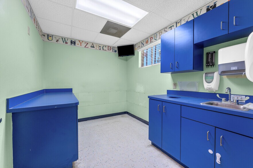 More Photos Of 7848 Lake Underhill Rd, Orlando Medical For Sale