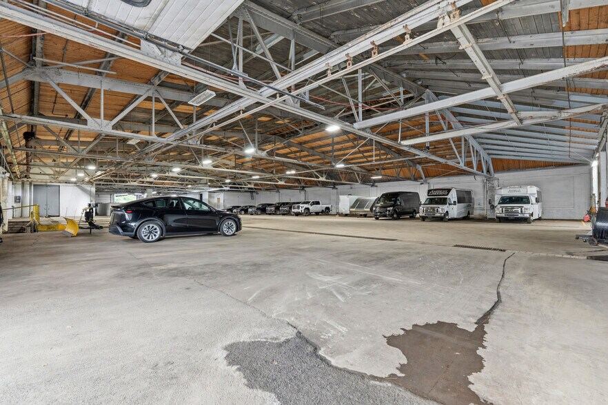 More Photos Of 701 Hiawatha Blvd E, Syracuse Warehouse For Lease
