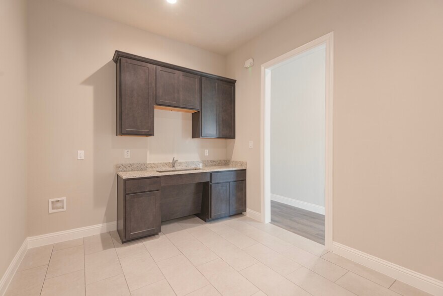 More Photos Of 2601 Little Elm Pkwy, Little Elm Office For Lease