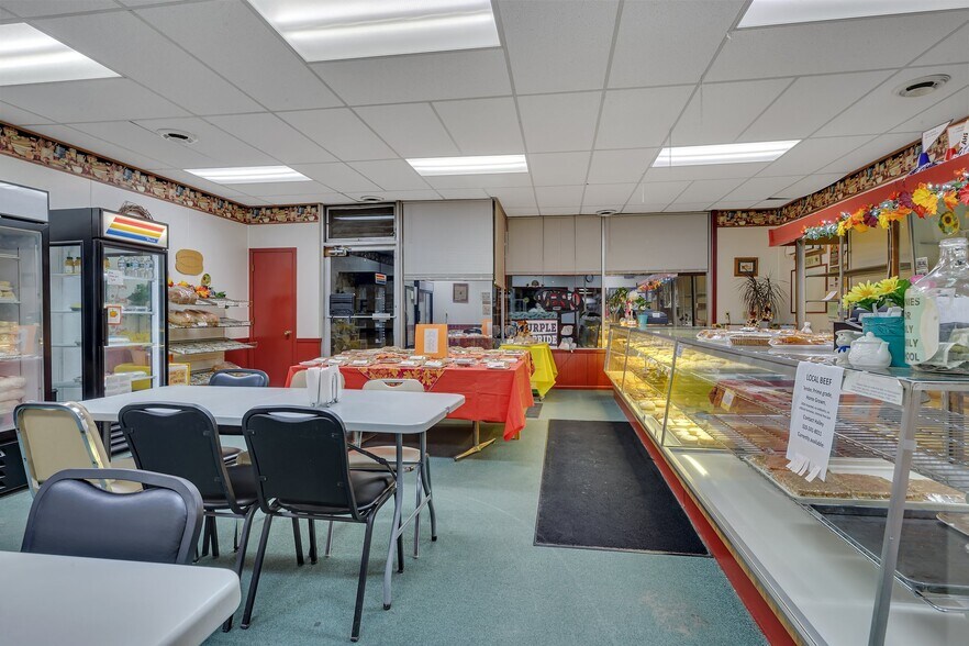 More Photos Of 531 Railroad Ave, Albany General Retail For Sale