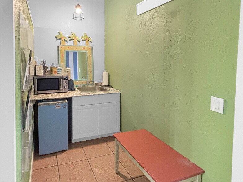 More Photos Of 3366 Stringfellow Rd, Saint James City Office For Sale