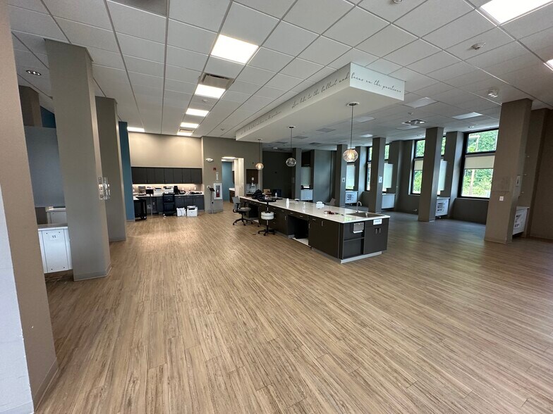 More Photos Of 422 Drive In Ln, Moncks Corner Medical For Lease