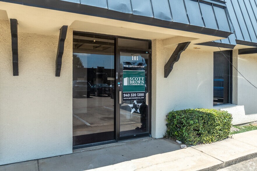 More Photos Of 10420 Plano Rd, Dallas Flex For Lease