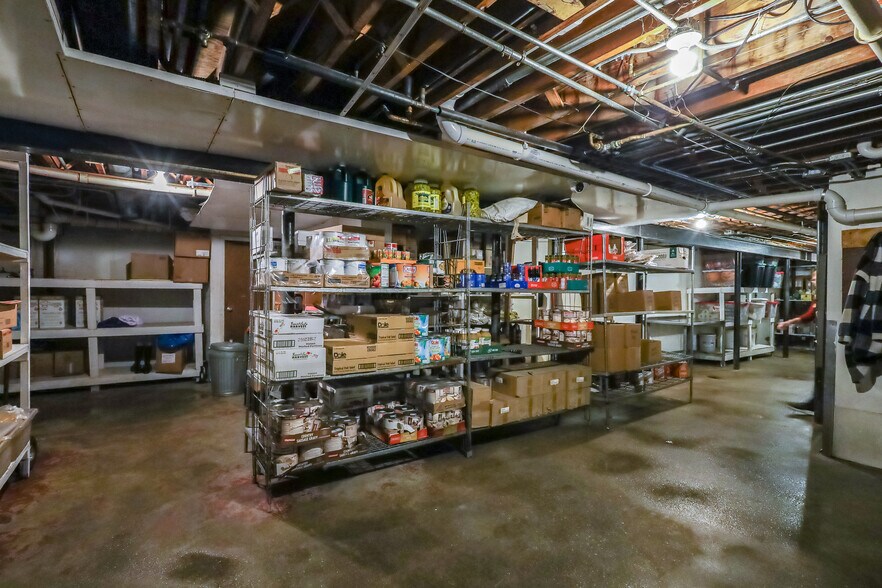 More Photos Of 2604 Custer St, Manitowoc General Retail For Sale