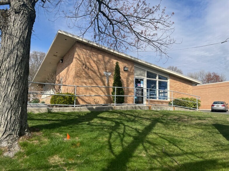 Primary Photo Of 721 N Bridge St, Elkton Storefront For Sale