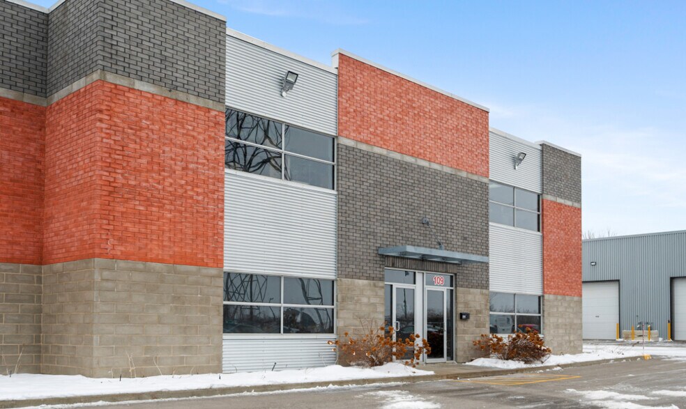 More Photos Of 3130 Boul des Entreprises, Terrebonne Flex For Lease