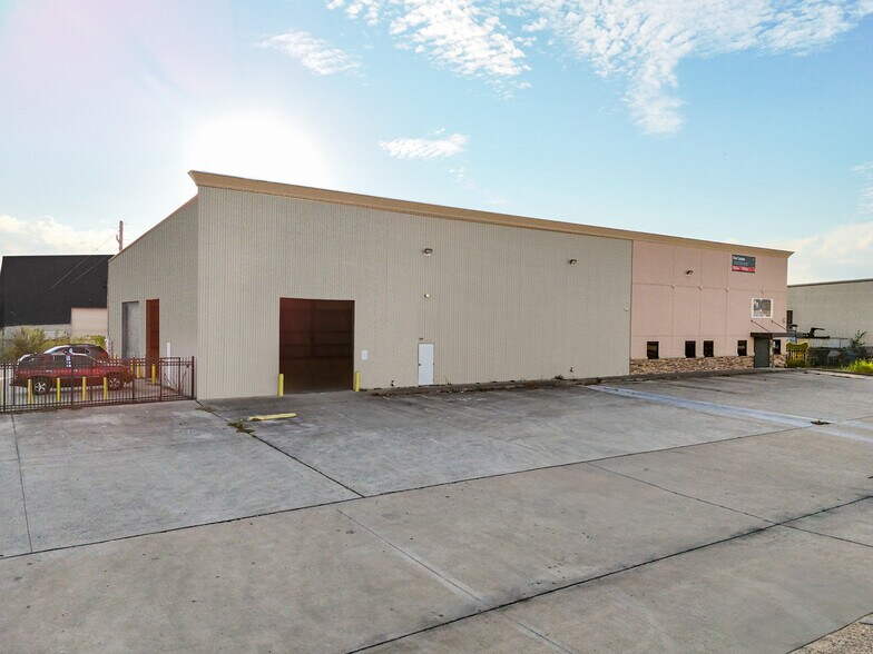 More Photos Of 11050 W Little York Rd, Houston Warehouse For Lease