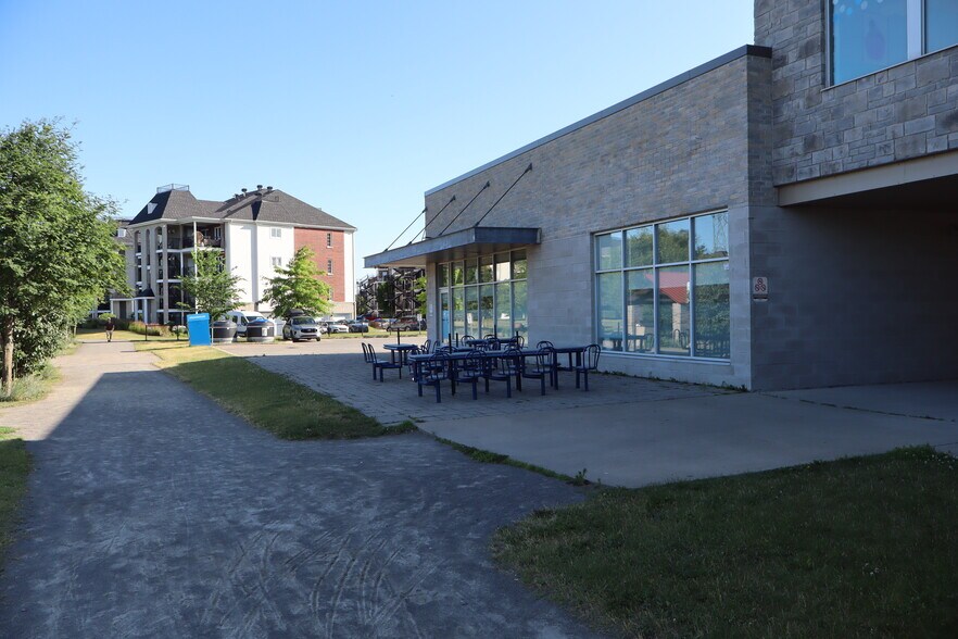 More Photos Of 2301 Rue De Versailles, Mascouche Storefront Retail Office For Lease