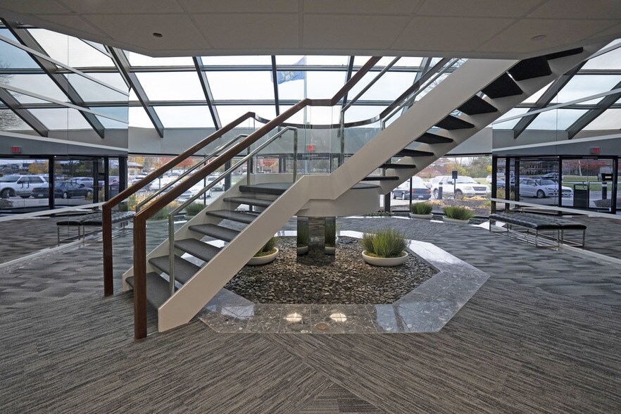 More Photos Of 32000 Northwestern Hwy, Farmington Hills Office For Lease