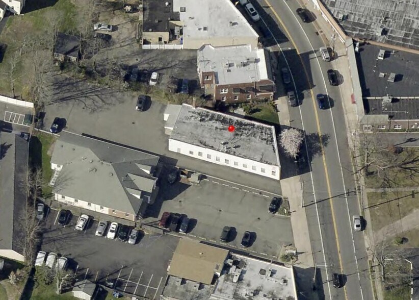 More Photos Of 128 Broadway, Amityville Flex For Sale