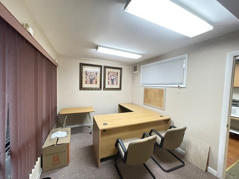 More Photos Of 567 Vauxhall St, Waterford Medical For Sale