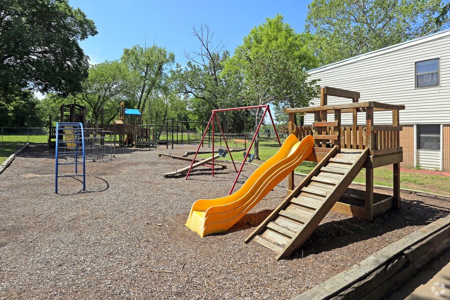 More Photos Of 207 N Hickory St, Sapulpa Multifamily For Sale