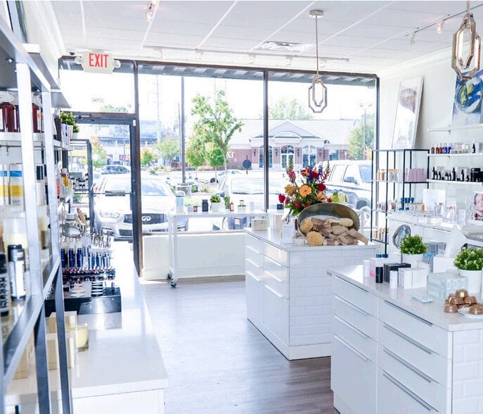 More Photos Of 3700-3802 Roswell Rd NE, Atlanta Storefront For Lease